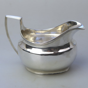 An attractive antique Georgian English sterling solid silver Jug 127g C.1805