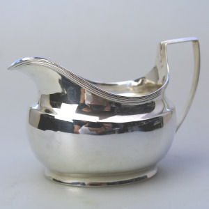 An attractive antique Georgian English sterling solid silver Jug 127g C.1805