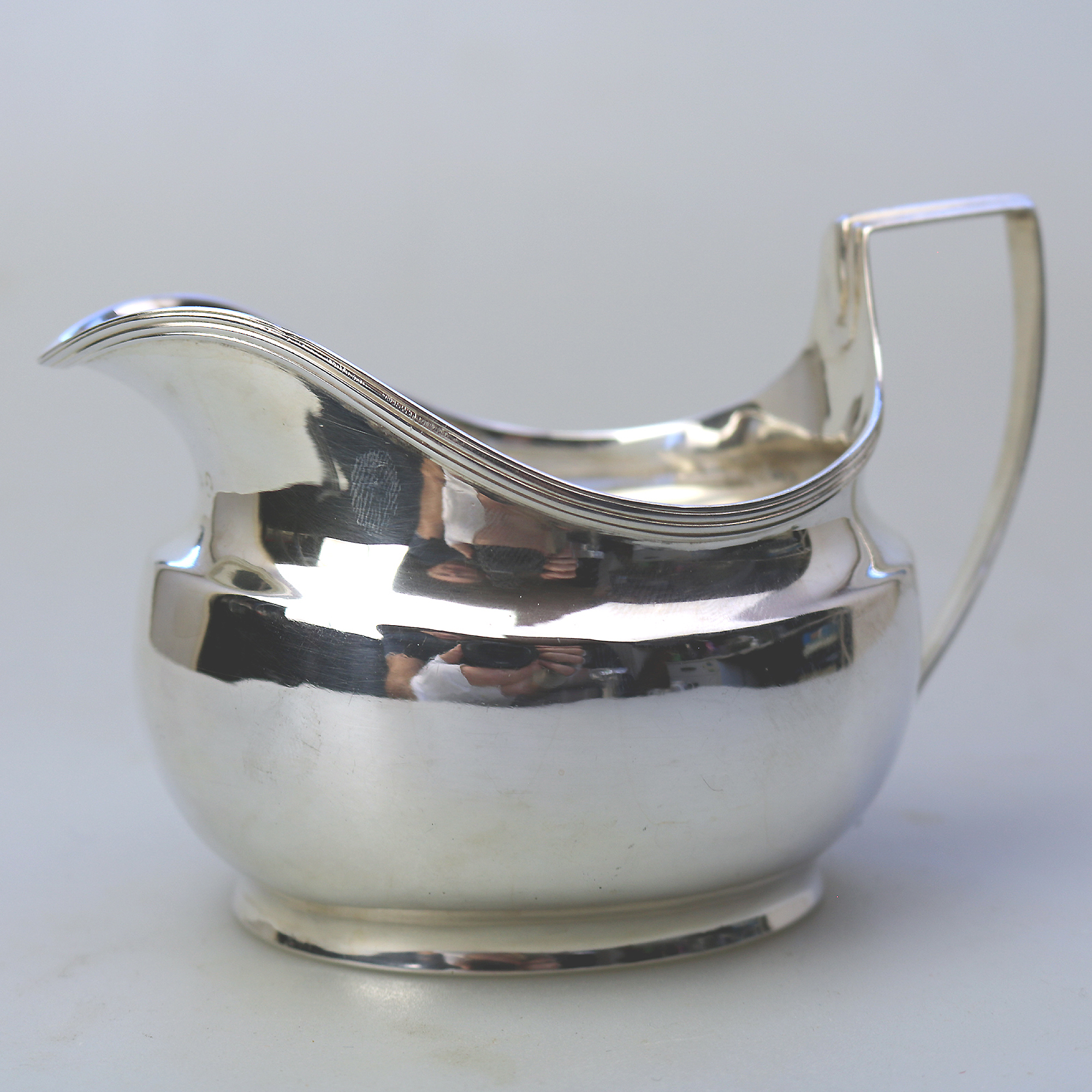 An attractive antique Georgian English sterling solid silver Jug 127g C.1805