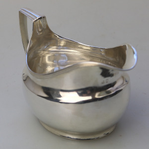 An attractive antique Georgian English sterling solid silver Jug 127g C.1805