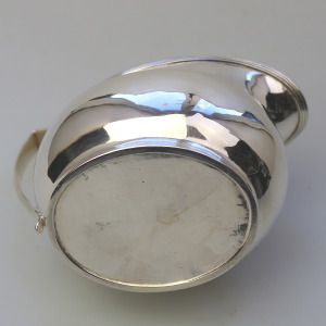 An attractive antique Georgian English sterling solid silver Jug 127g C.1805