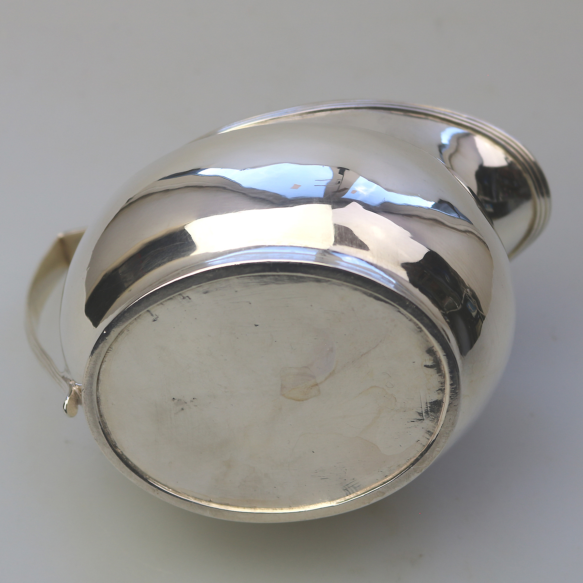 An attractive antique Georgian English sterling solid silver Jug 127g C.1805
