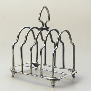 Antique English solid silver 4 slice gothic arch Toast Rack 72g Chester C.1927