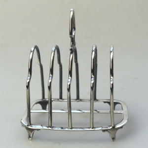 Antique English solid silver 4 slice gothic arch Toast Rack 72g Chester C.1927