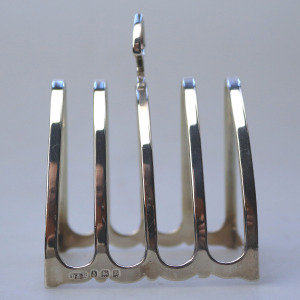 Antique English sterling solid silver 4 slice gothic arch Toast Rack 64g C.1926