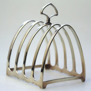 Antique English sterling solid silver 4 slice gothic arch Toast Rack 64g C.1926