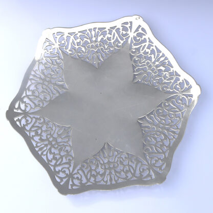 An attractive antique Mappin & Webb silver plated pierced Serving Platter C.1900 - Image 4