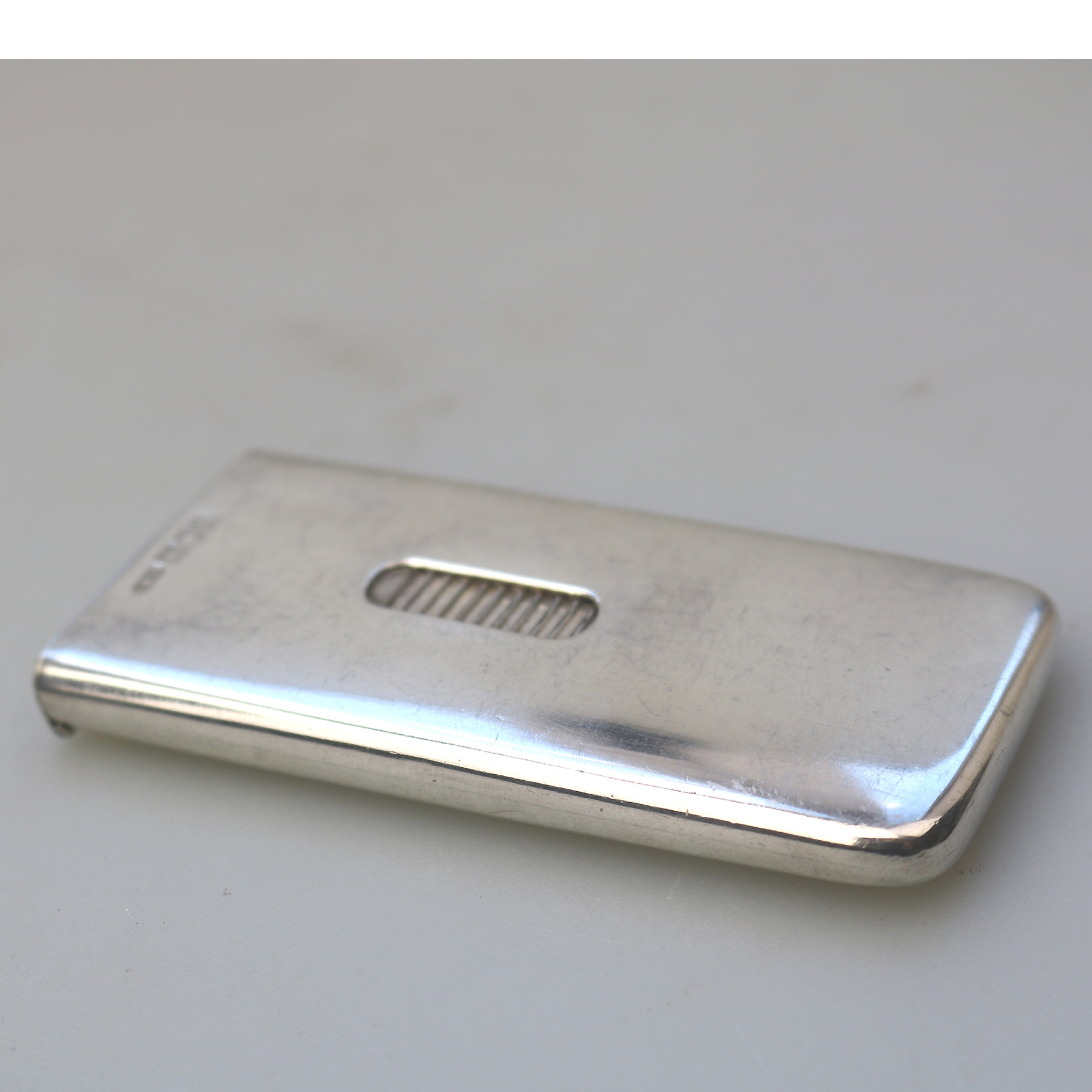 A very rare solid silver patent novelty Card Case with tambour mechanism 44g 1927