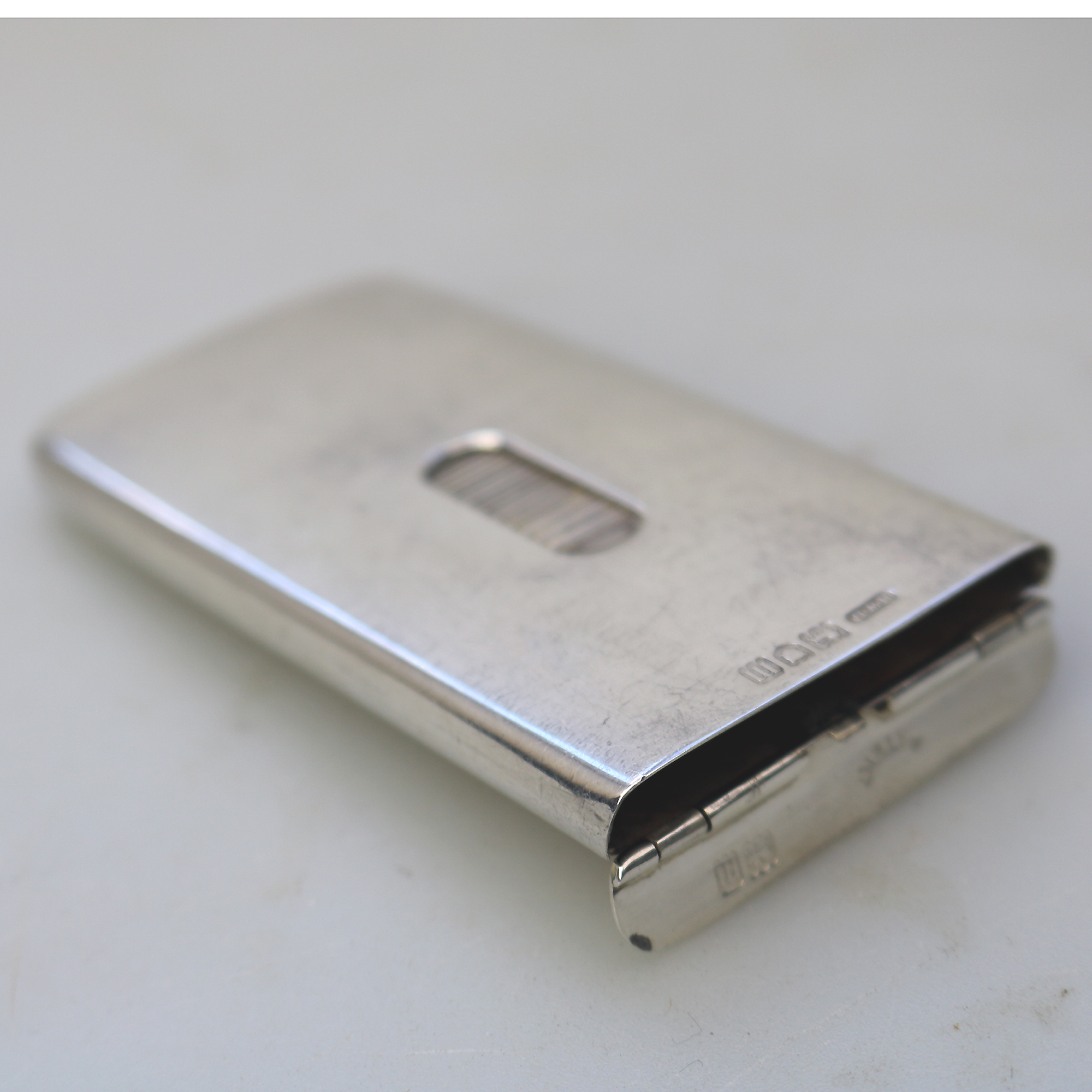 A very rare solid silver patent novelty Card Case with tambour mechanism 44g 1927