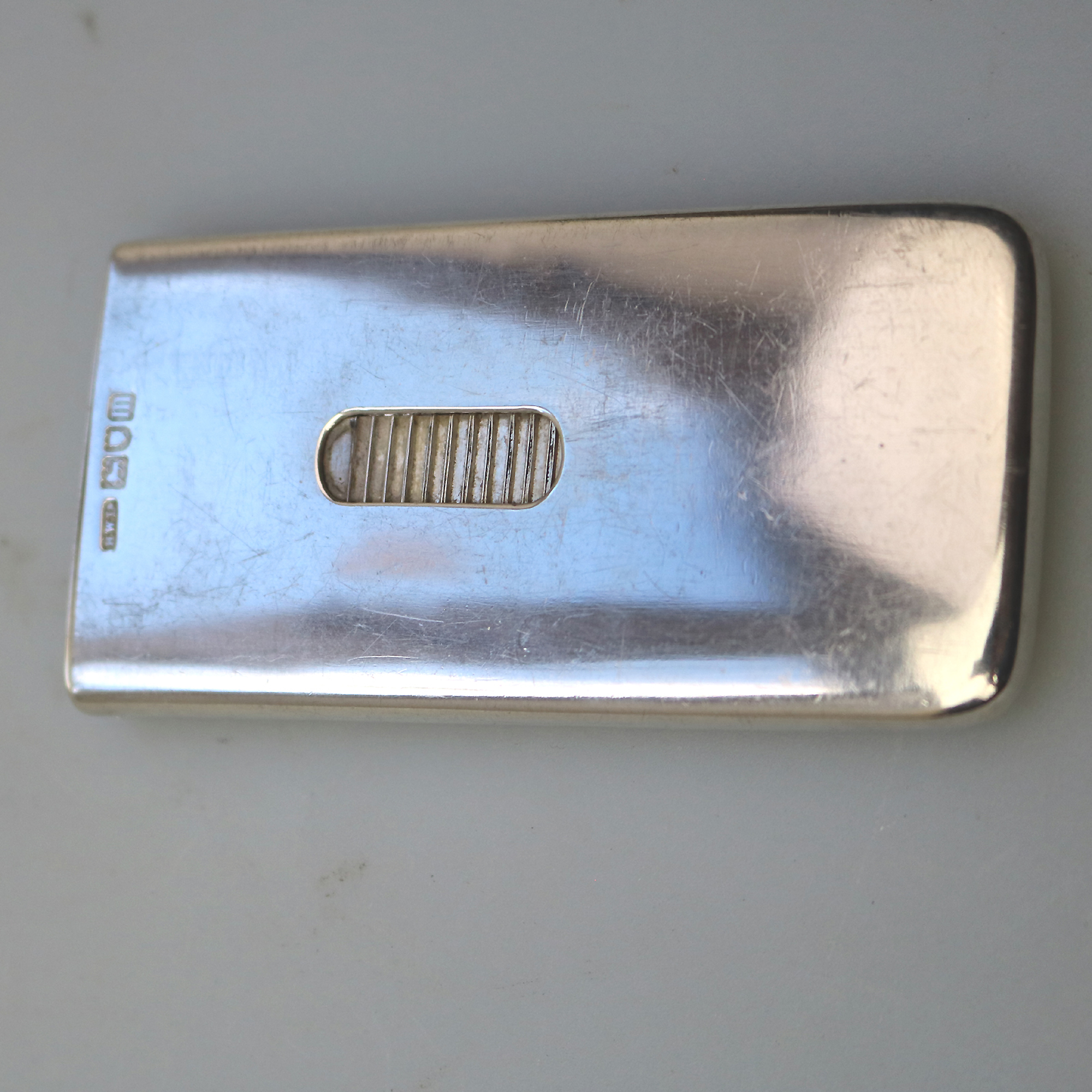 A very rare solid silver patent novelty Card Case with tambour mechanism 44g 1927