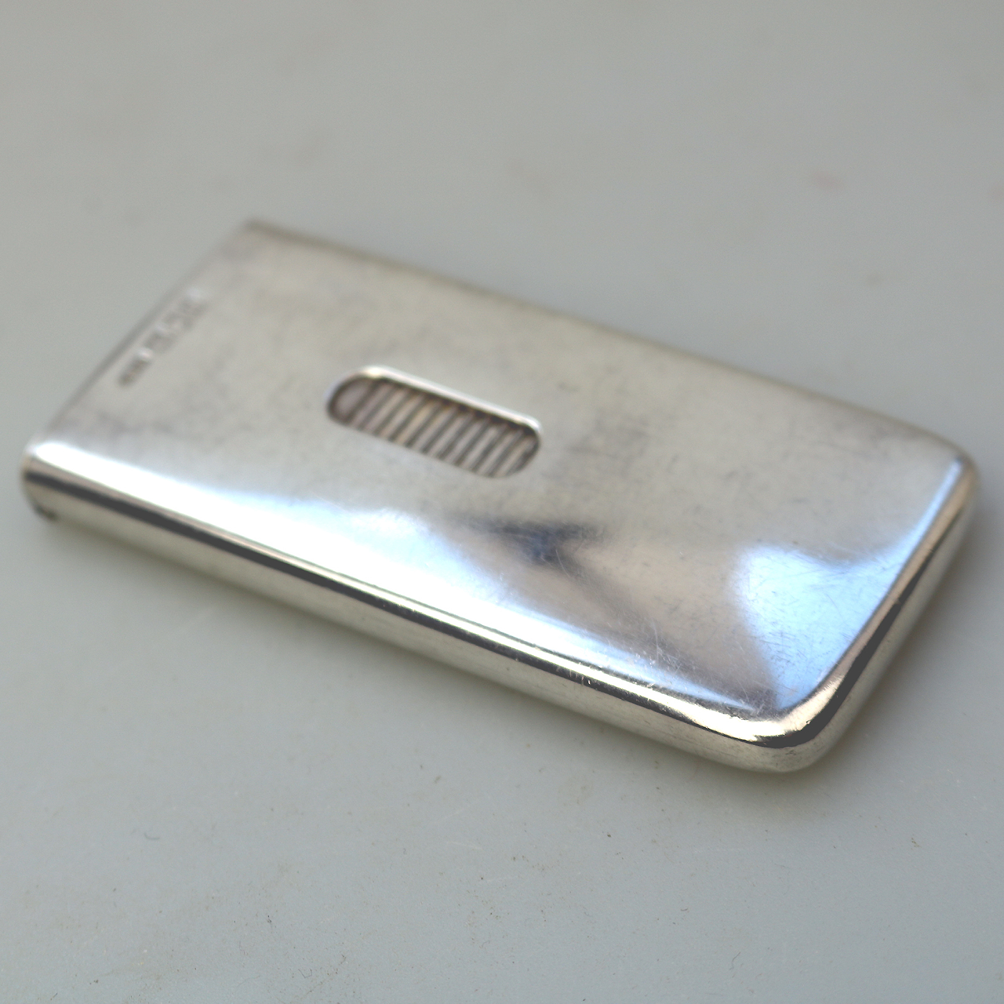 A very rare solid silver patent novelty Card Case with tambour mechanism 44g 1927