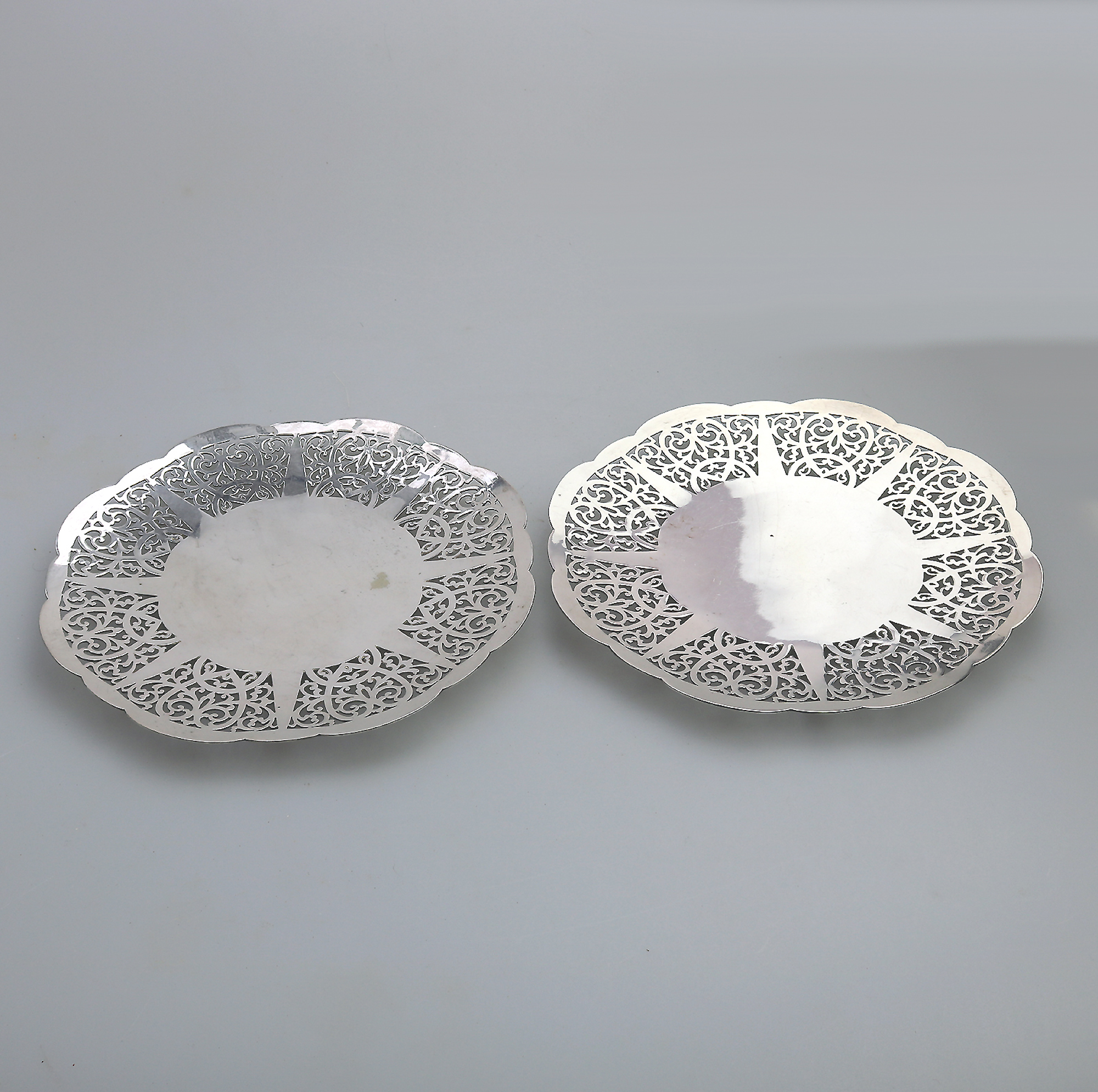 A pair attractive antique Mappin & Webb silver plated pierced Platters C.1900