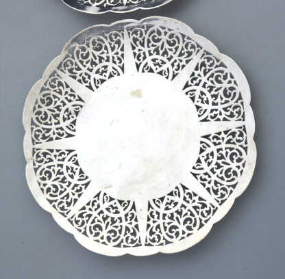 A pair attractive antique Mappin & Webb silver plated pierced Platters C.1900 - Image 4