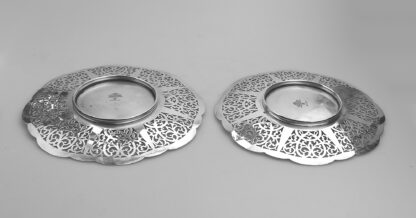 A pair attractive antique Mappin & Webb silver plated pierced Platters C.1900 - Image 5