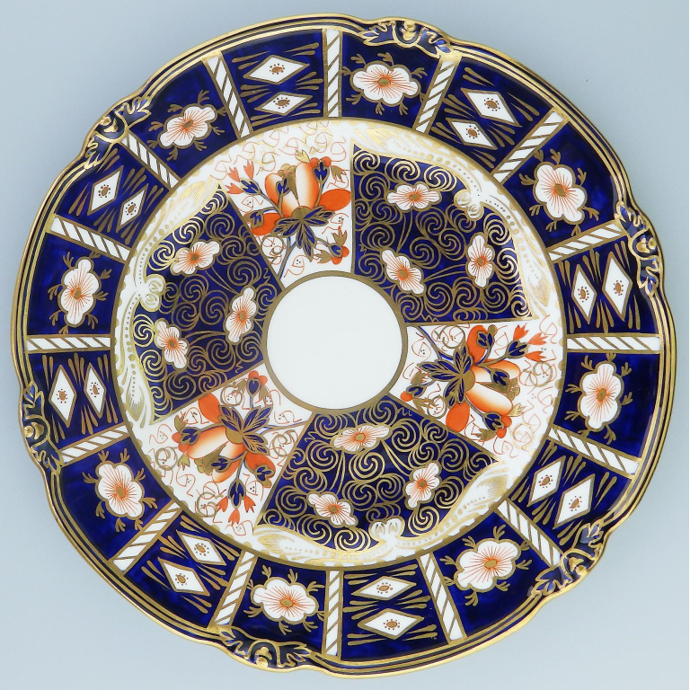An antique porcelain hand-painted Royal Crown Derby Imari Cake Platter C.1932 - Image 2