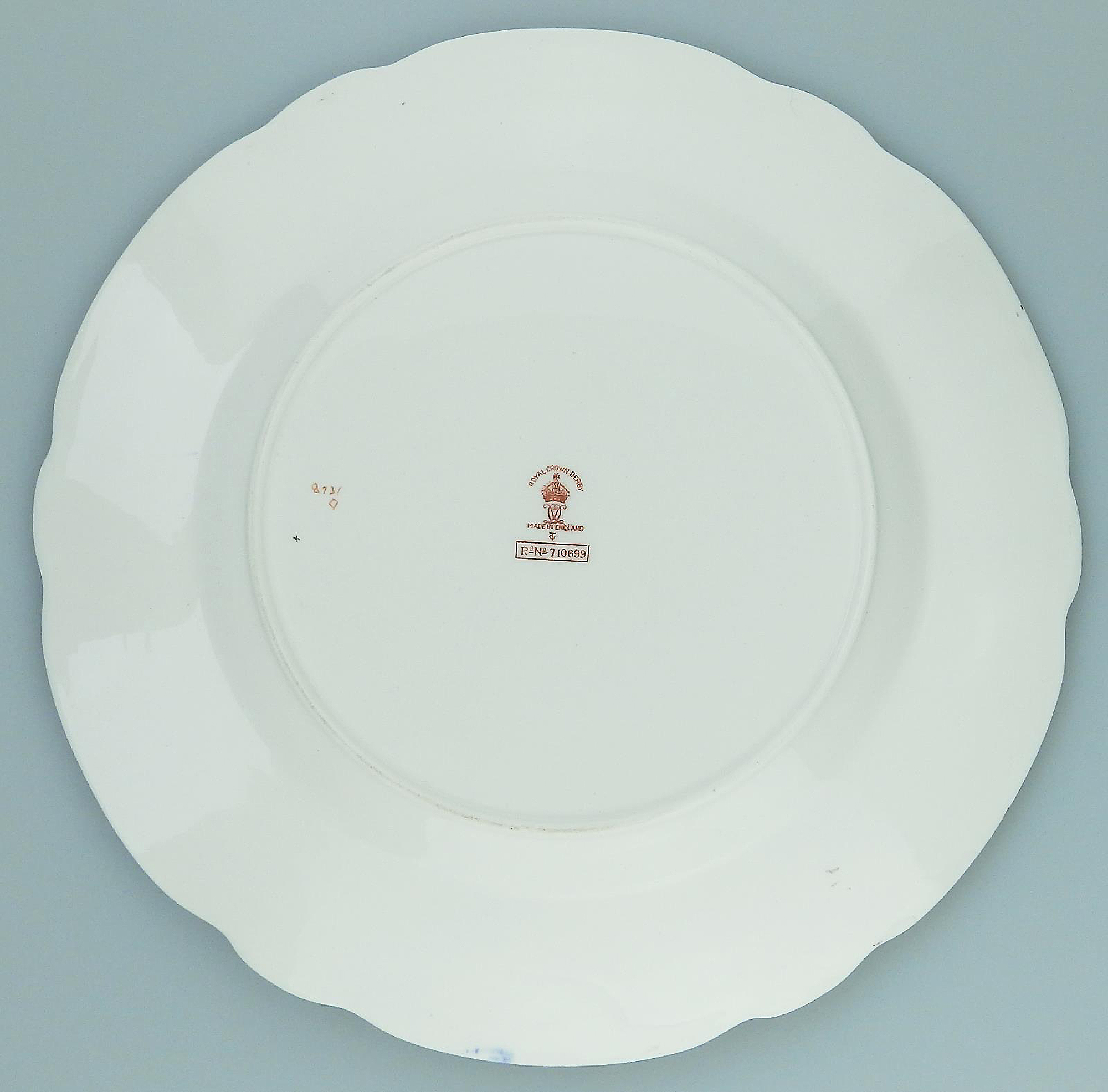 An antique porcelain hand-painted Royal Crown Derby Imari Cake Platter C.1932