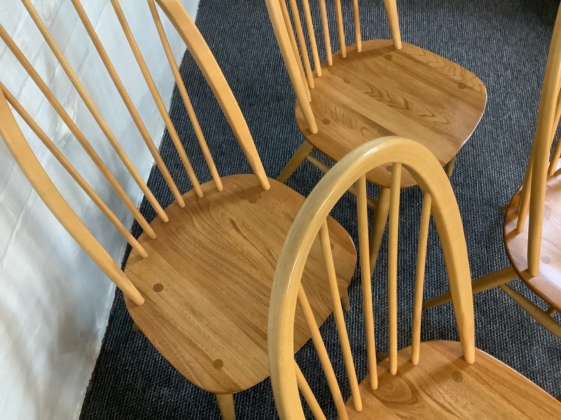 Set Of Four Ercol Windsor 875 Quaker Back Dining Chairs In Light Finish.