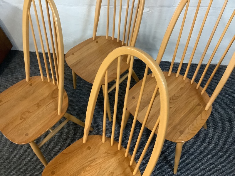 Set Of Four Ercol Windsor 875 Quaker Back Dining Chairs In Light Finish.