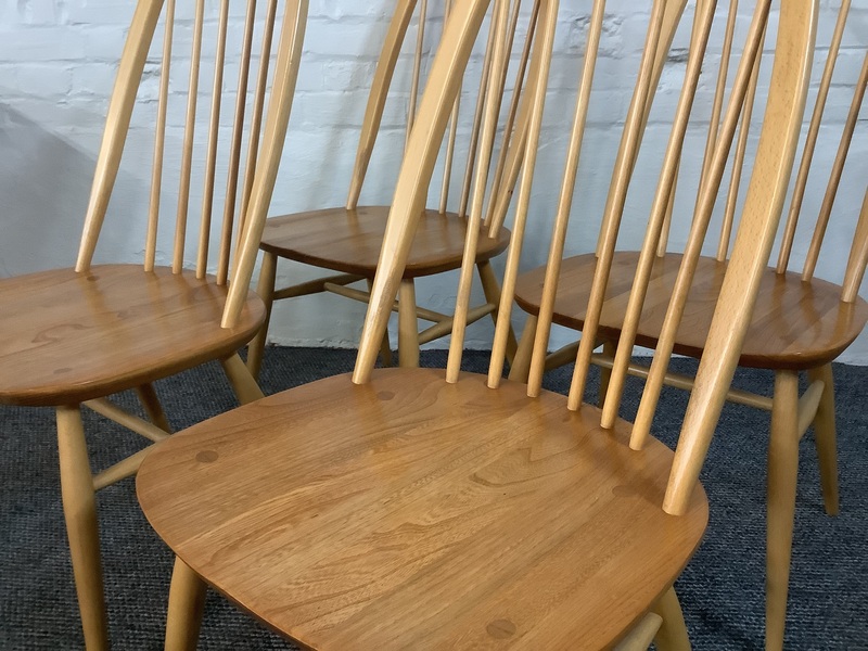 Set Of Four Ercol Windsor 875 Quaker Back Dining Chairs In Light Finish.