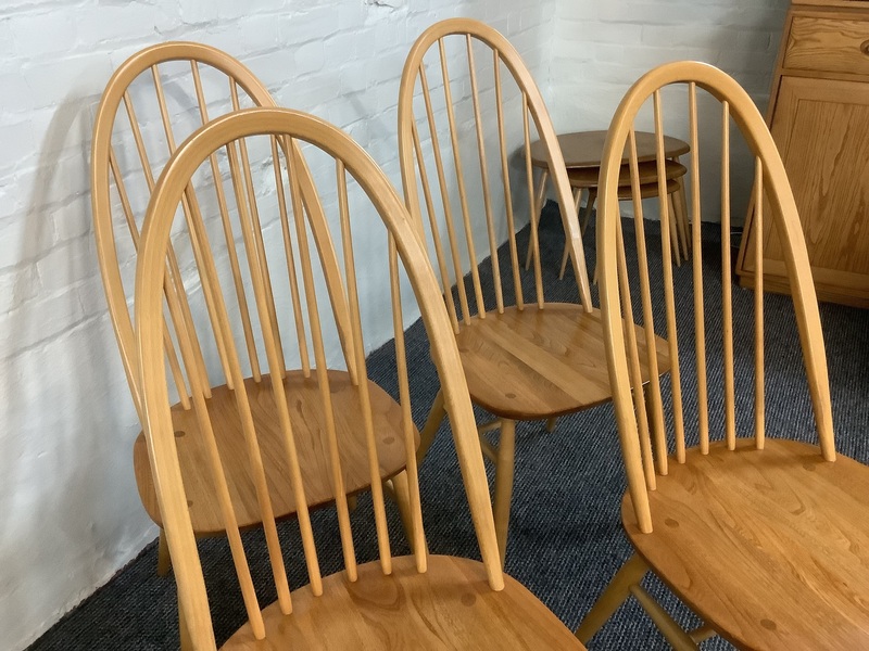 Set Of Four Ercol Windsor 875 Quaker Back Dining Chairs In Light Finish.