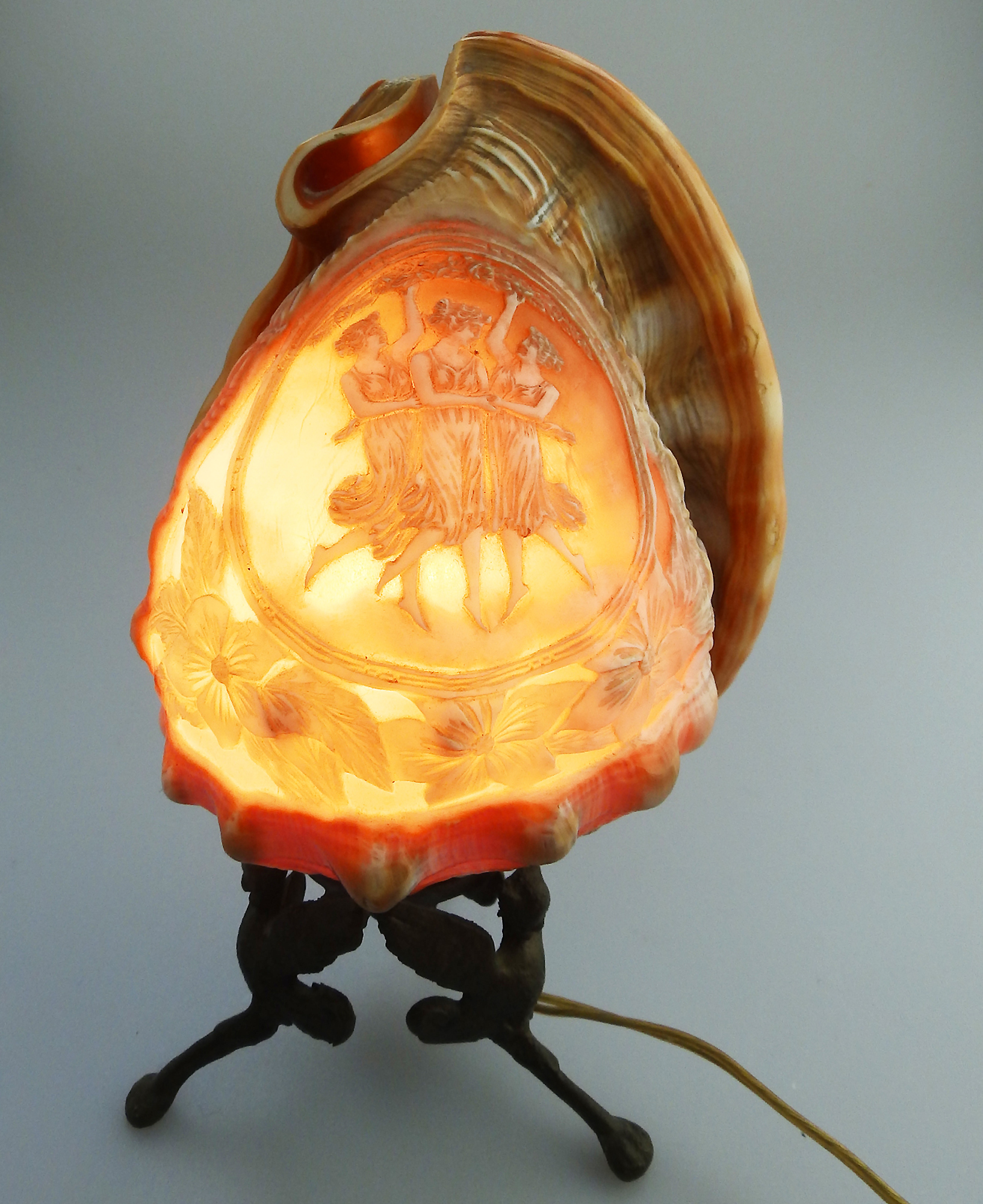 Antique Art Deco Lighting : A fine carved Cameo Conch Shell Table Lamp C.1920's