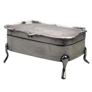 An antique Edwardian English sterling solid silver Trinket Jewellery Box C.1907