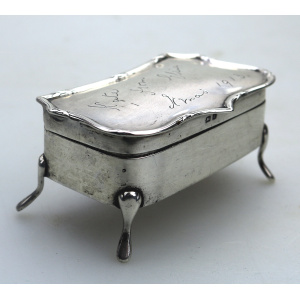 An antique Edwardian English sterling solid silver Trinket Jewellery Box C.1907