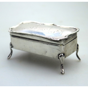 An antique Edwardian English sterling solid silver Trinket Jewellery Box C.1907