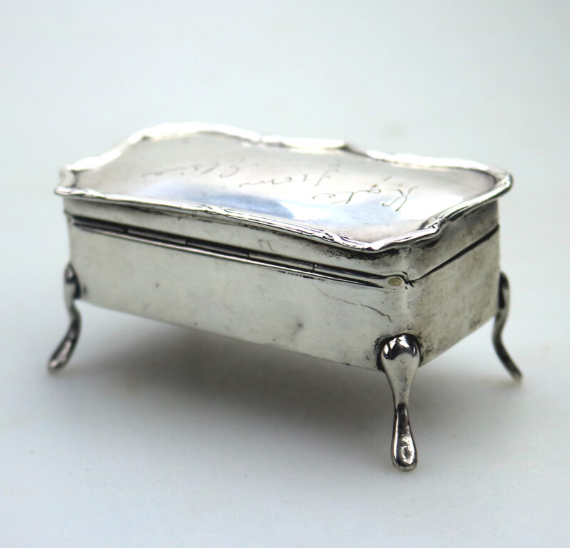 An antique Edwardian English sterling solid silver Trinket Jewellery Box C.1907