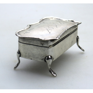 An antique Edwardian English sterling solid silver Trinket Jewellery Box C.1907