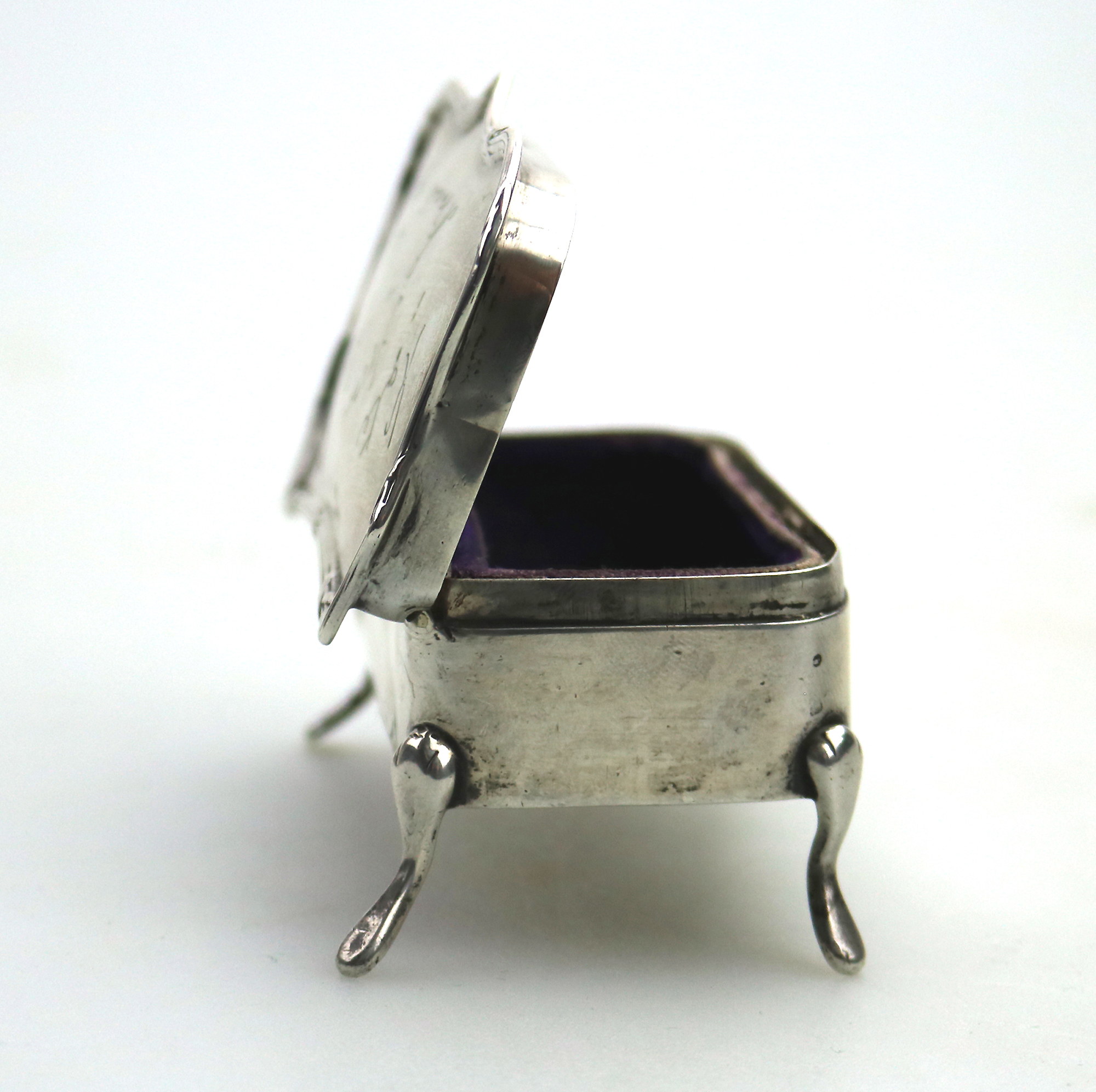 An antique Edwardian English sterling solid silver Trinket Jewellery Box C.1907