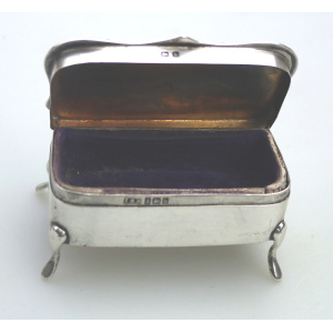 An antique Edwardian English sterling solid silver Trinket Jewellery Box C.1907