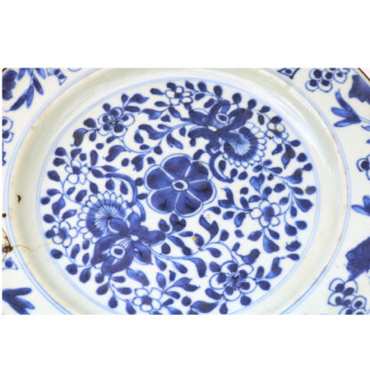 An antique Chinese hand-painted porcelain blue & white Charger C.18thC - Image 3