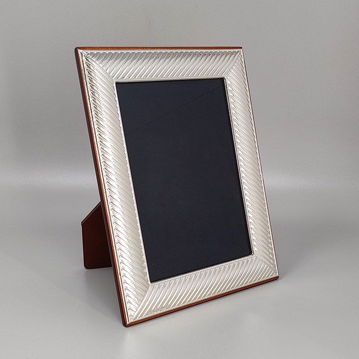 1960s Gorgeous Photo Frame in Silver Plated with Glass. Made in Italy