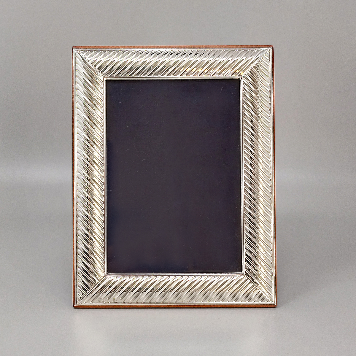 1960s Gorgeous Photo Frame in Silver Plated with Glass. Made in Italy