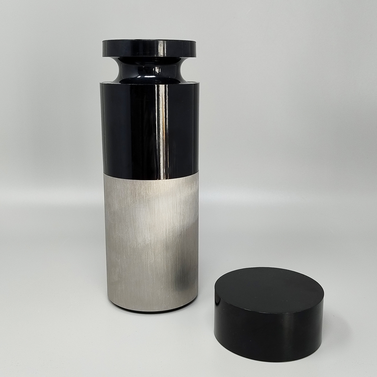 1970s Stunning Cini & Nils Cocktail Shaker by OPI Milano. Made in Italy