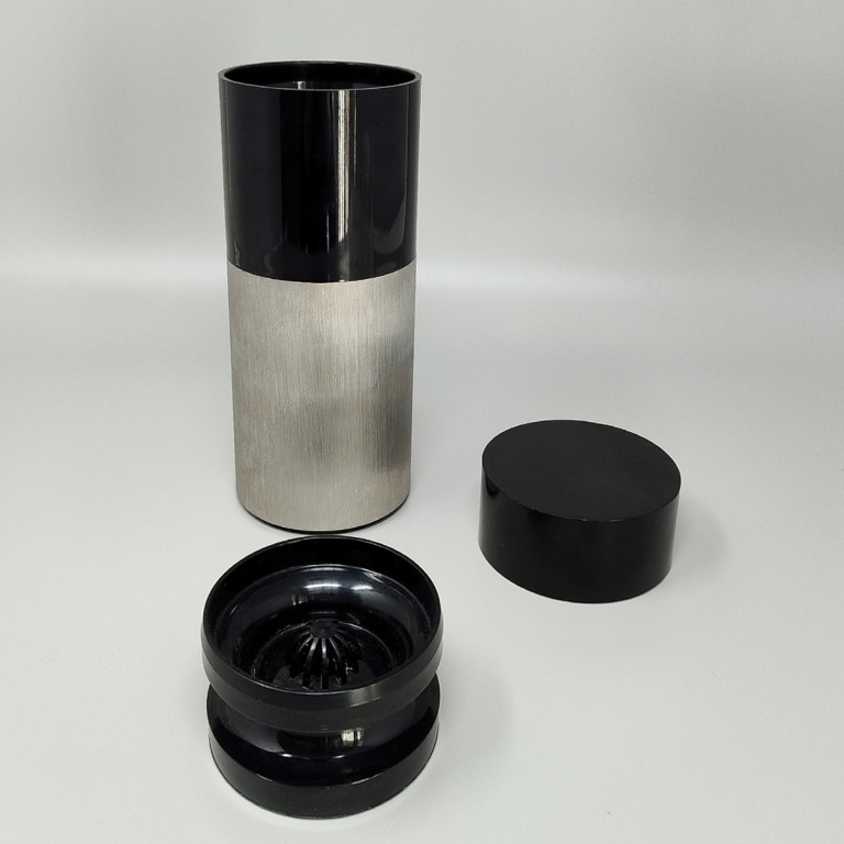 1970s Stunning Cini & Nils Cocktail Shaker by OPI Milano. Made in Italy - Image 4