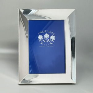 1970s Stunning Photo Frame in Silver Plated. Made in Italy