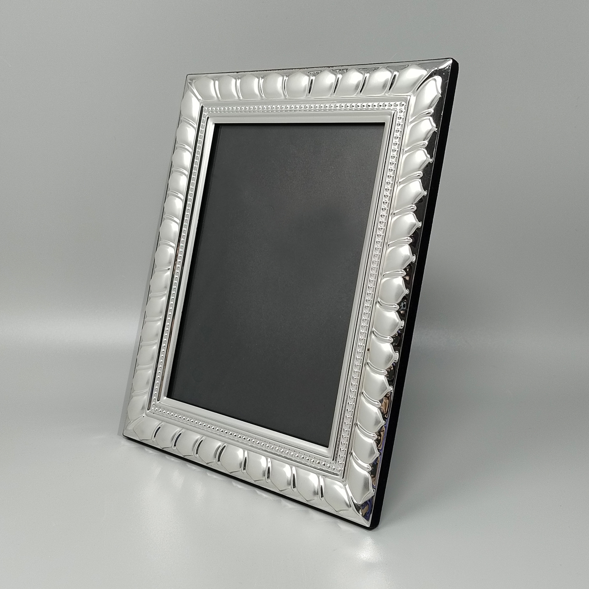1970s Gorgeous Photo Frame in Silver Plated with Glass. Made in Italy