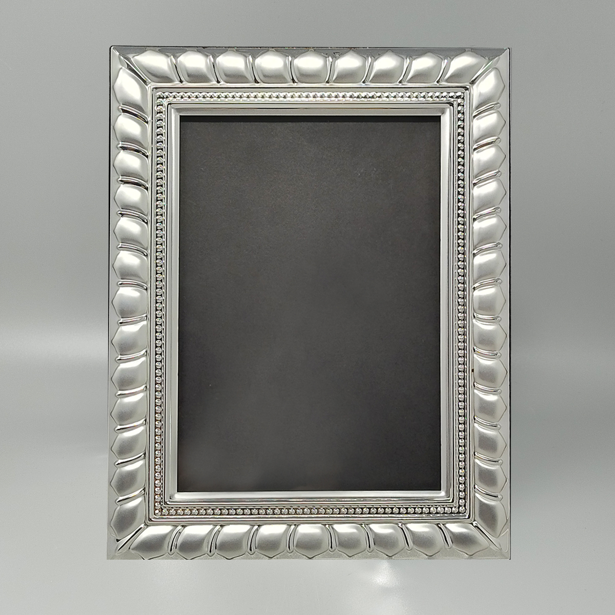 1970s Gorgeous Photo Frame in Silver Plated with Glass. Made in Italy