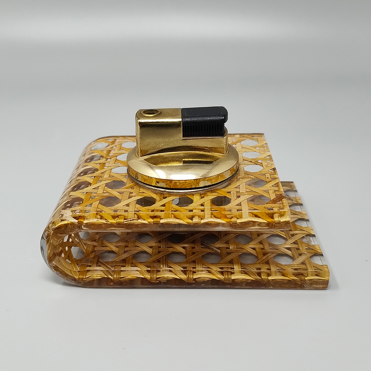 1970s Stunning Table Lighter in Vienna Straw By Geolel. Made in Italy