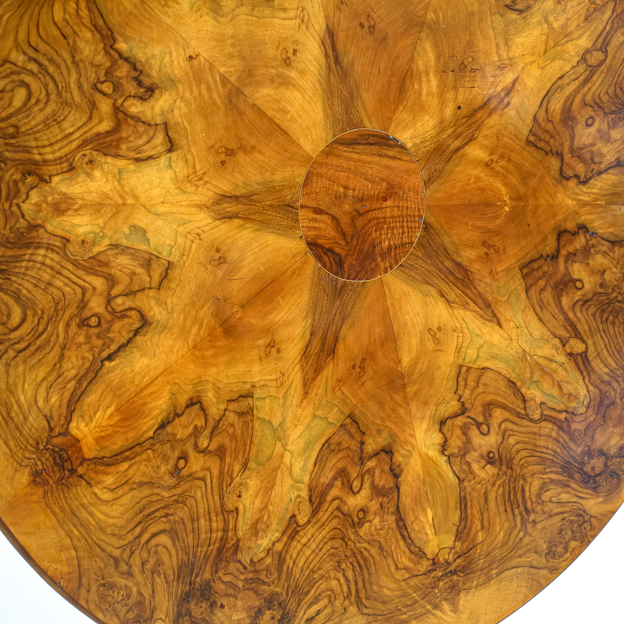 French 19th Century Walnut Tilt-Top Guéridon Table