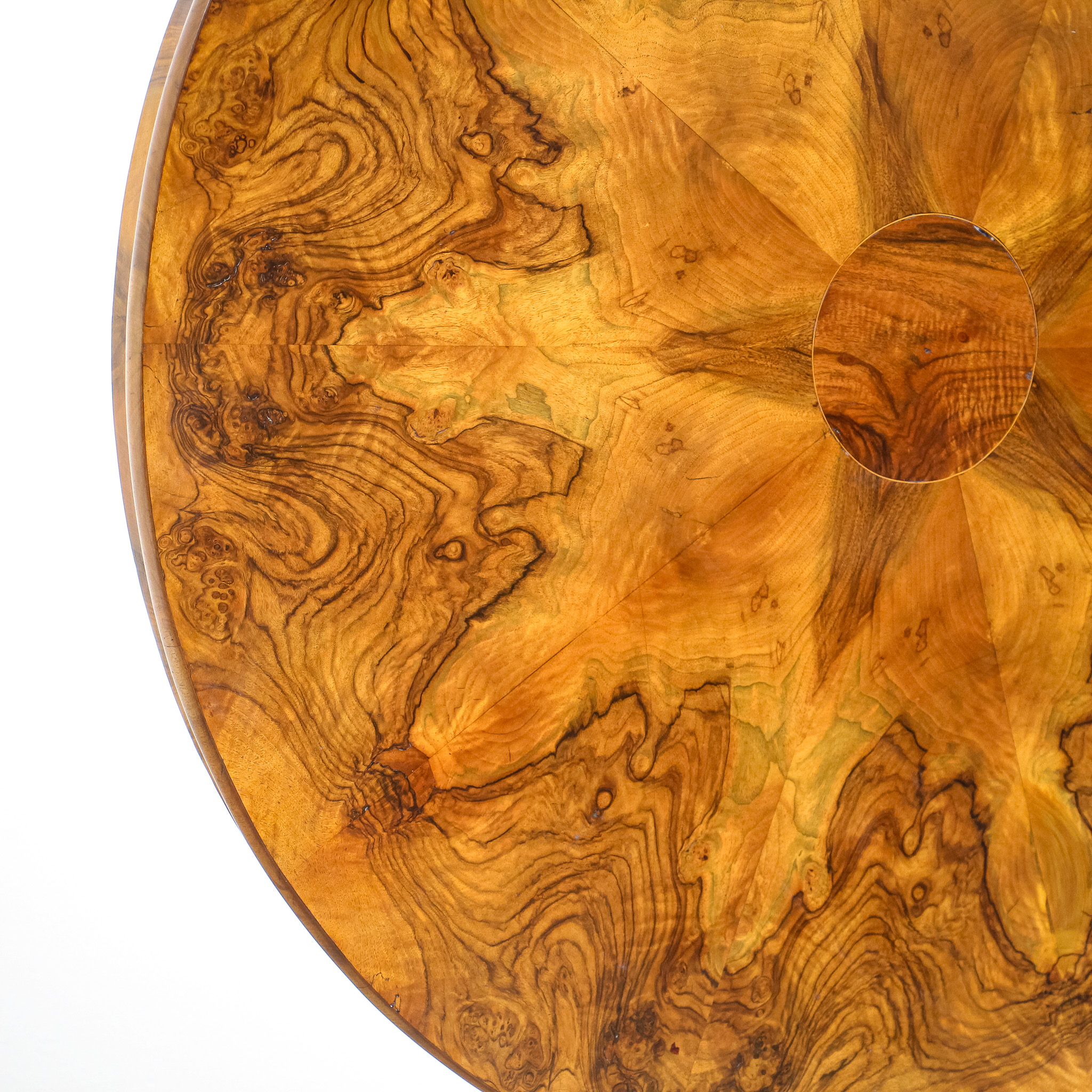 French 19th Century Walnut Tilt-Top Guéridon Table