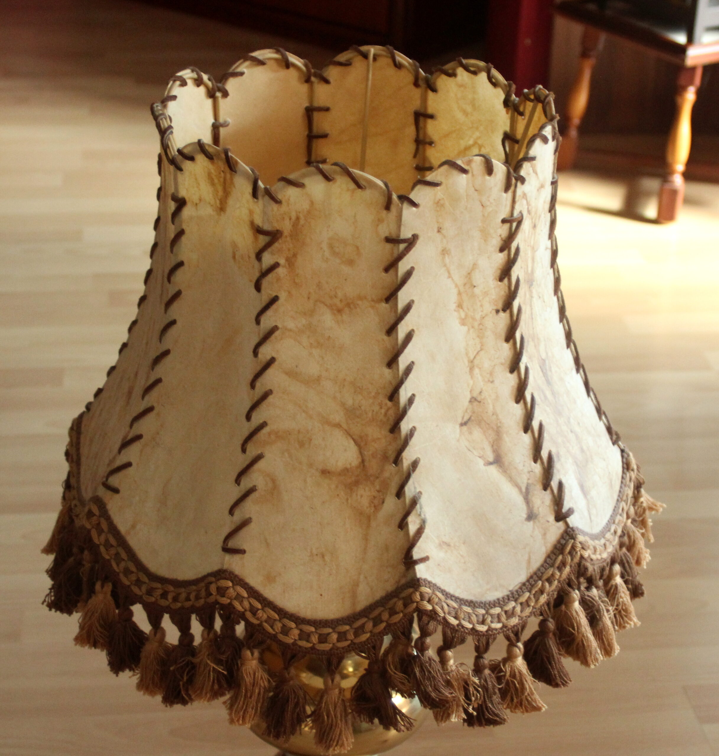 XL - Mid Century table lamp on a heavy opulent brass foot - leather lampshade - Vintage