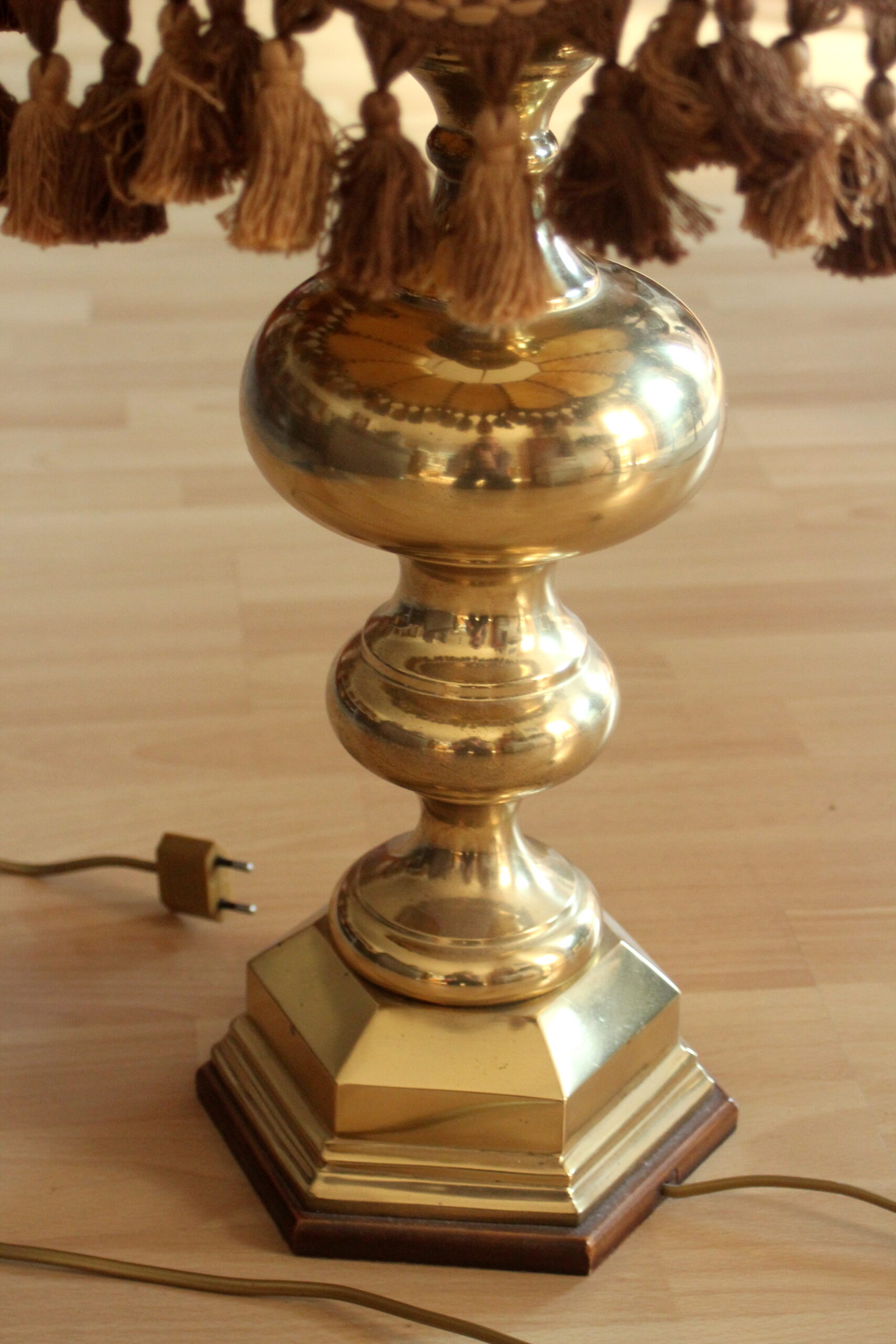 XL - Mid Century table lamp on a heavy opulent brass foot - leather lampshade - Vintage