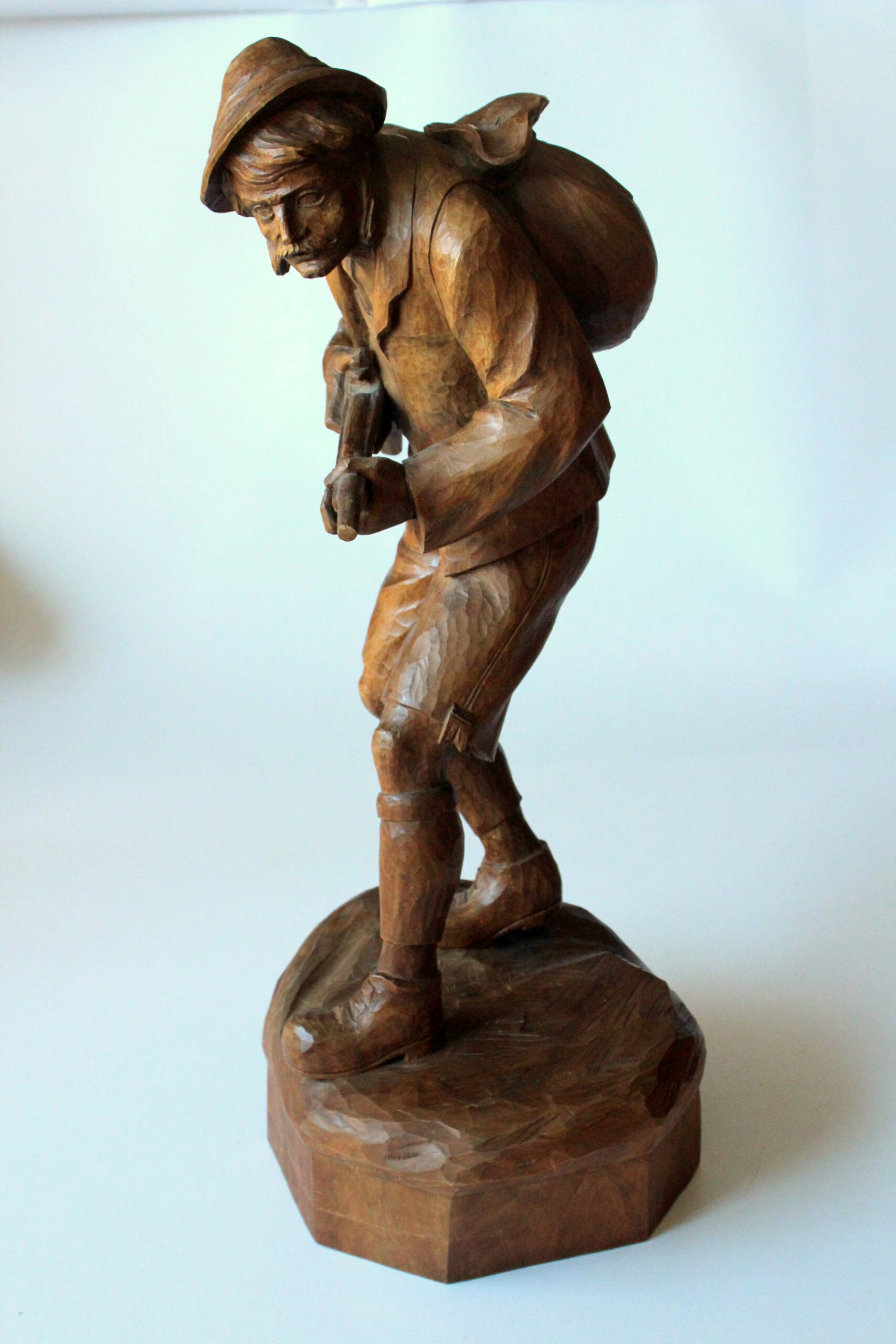 1930s - Antique handcarved wooden sculpture of a hunter