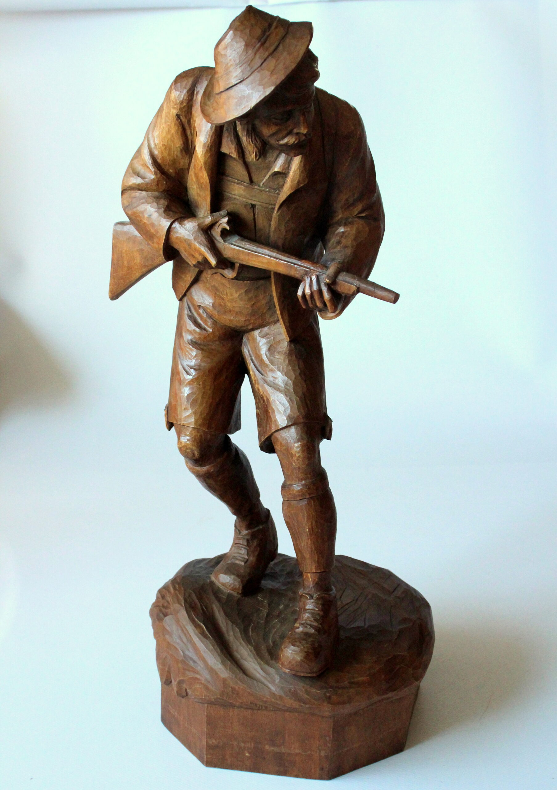 1930s - Antique handcarved wooden sculpture of a hunter