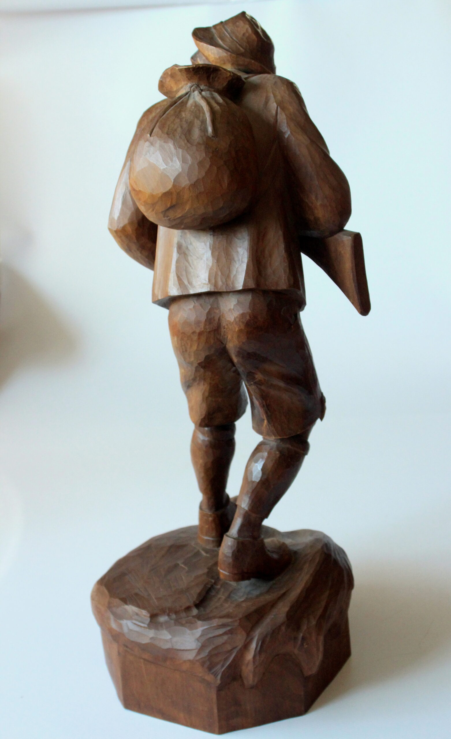 1930s - Antique handcarved wooden sculpture of a hunter