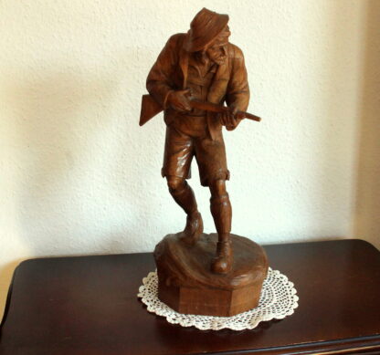 1930s - Antique handcarved wooden sculpture of a hunter - Image 2