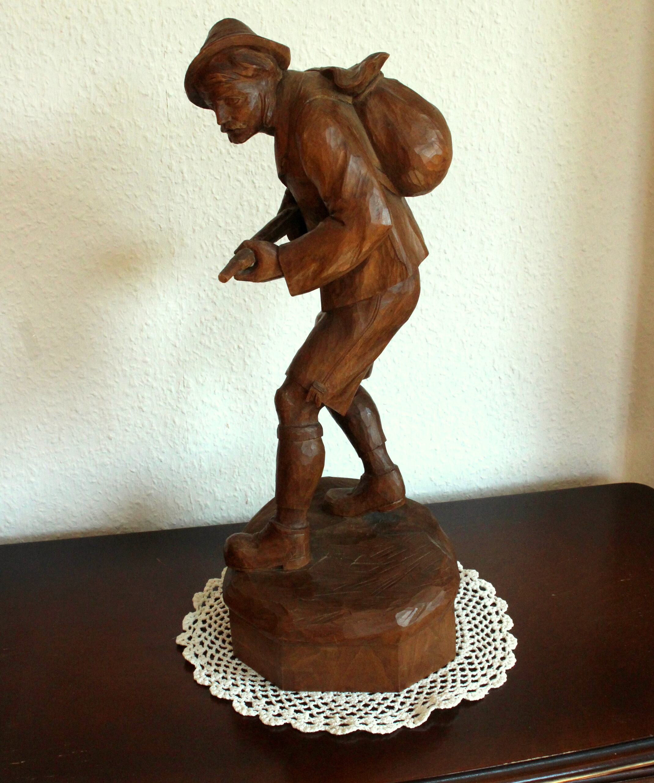 1930s - Antique handcarved wooden sculpture of a hunter